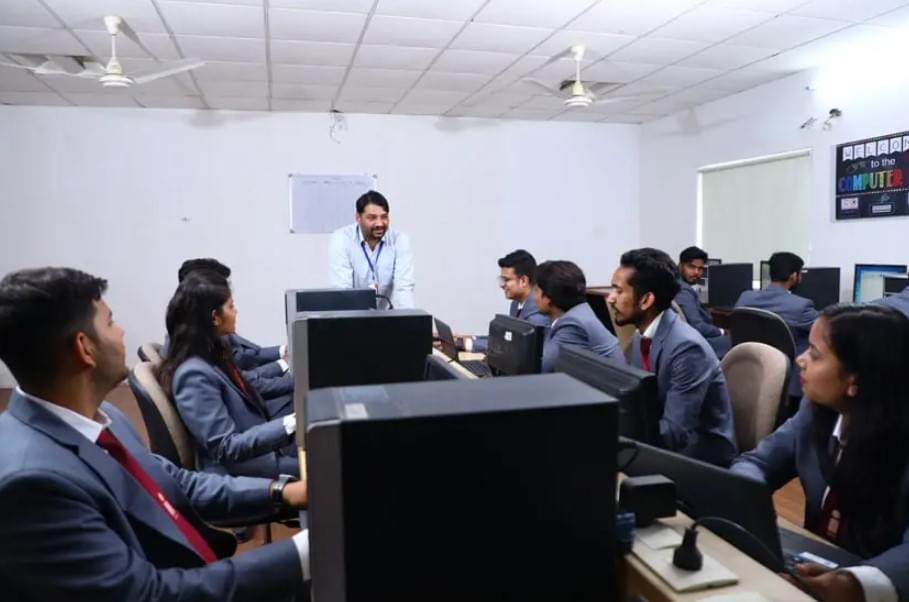 I Business Institute Greater Noida Computer Lab photo 4